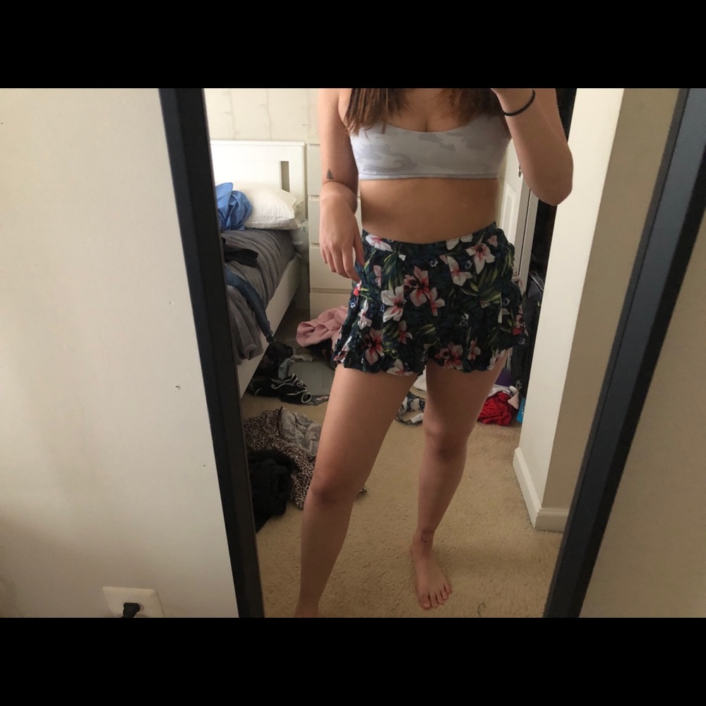 hollister floral shorts